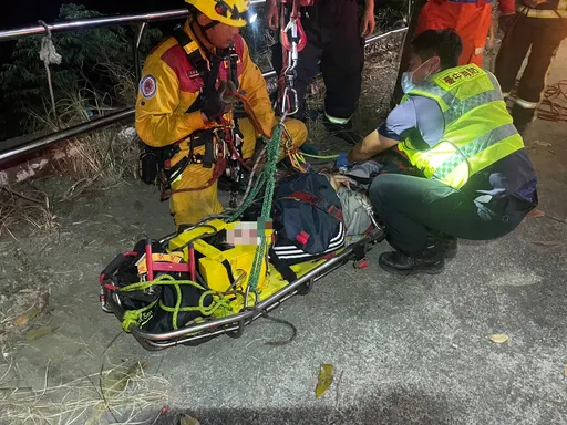 台中19歲女大生自撞　機車掛護欄！人彈落邊坡慘摔