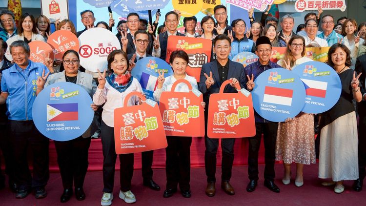 盧秀燕缺席豬瘟疫情記者會「卻現身購物節」 中市府:很正常的分工