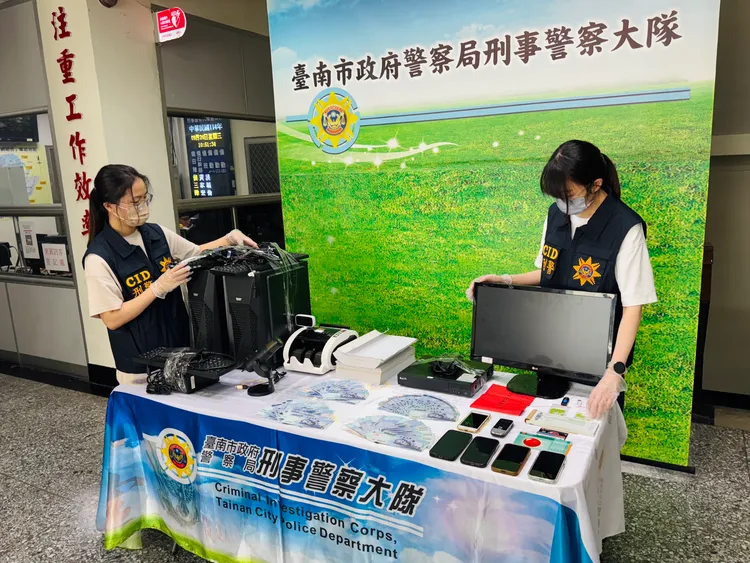 警方起出相關證物，將陳姓金主及王姓、蔡姓嫌犯移送嘉義地檢偵辦。翻攝照片