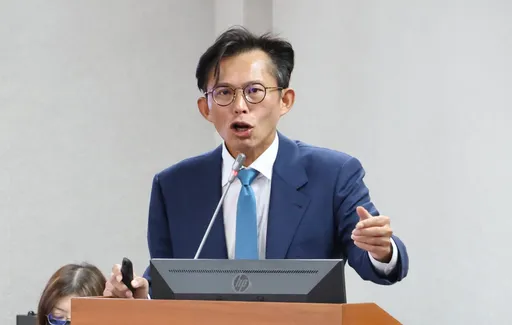 黃國昌跟拍政敵再添一樁?她曝:去年就派狗仔追蘇巧慧