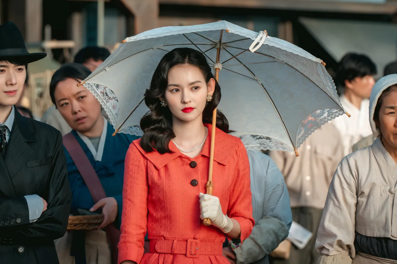 金允慧在《正年》扮演梅兰剧团的女主角。Disney+提供