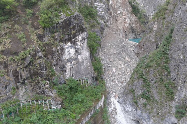 太魯閣燕子口堰塞湖壩體穩定水位穩定 今下午解除警戒