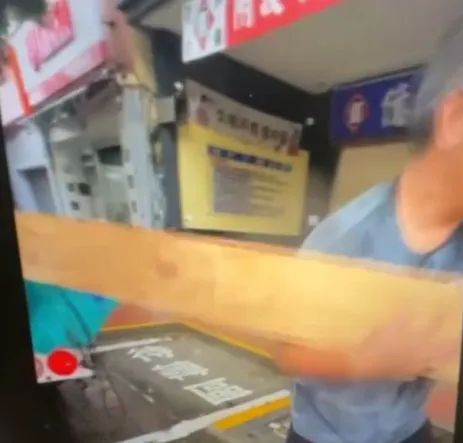 貨車停在待轉區卸貨。翻攝threads