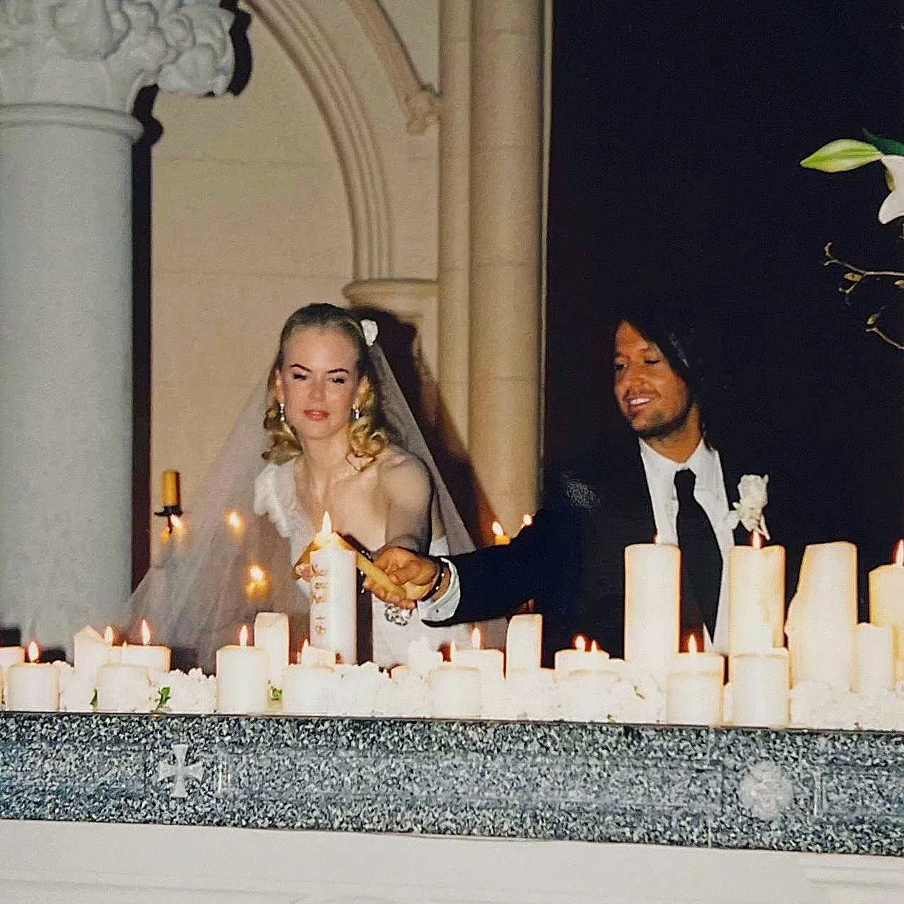 妮可基嫚(左)和齊斯艾本當年舉行浪漫婚禮。翻攝Nicole Kidman IG