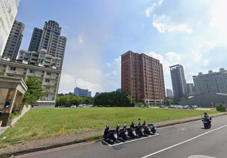 美術南三路567地號佔地811.5坪，單坪成交215萬元。翻攝google map