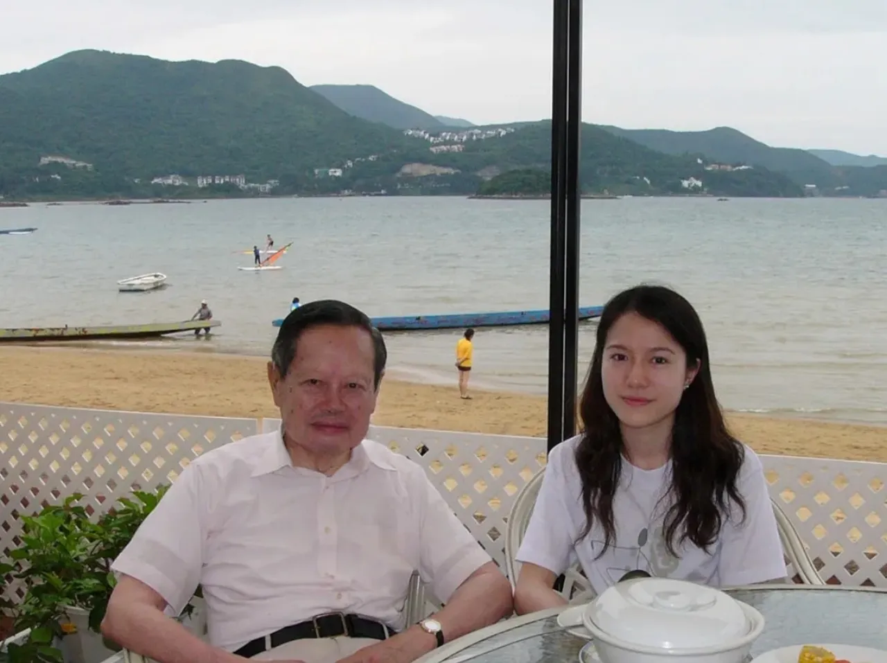 杨振宁与翁帆。翻摄自翁帆微博