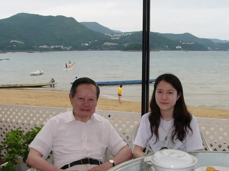 楊振寧與翁帆。翻攝自翁帆微博