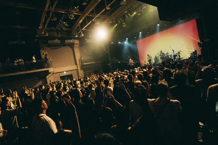 Tizzy Bac「Sit Down Please」特別場連兩週於台中、高雄熱力登場。相信音樂提供