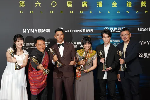 廣播金鐘頒到一半成求婚大會 鏟子超人突衝上示愛!她喊:我願意