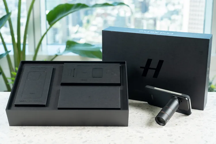 完成預約並於11月3日前取機，購買Find X9 Pro可獲贈限量「哈蘇專業增距鏡套裝」。OPPO