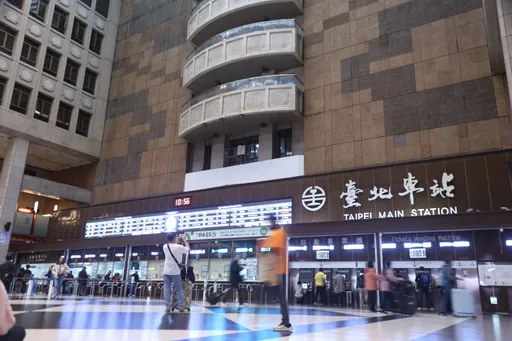 台鐵中秋節加開車票「凌晨開搶」!高鐵曝仍有空位時段
