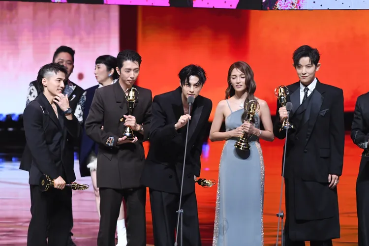 王子上台領獎。三立電視提供