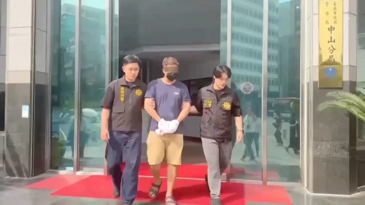 警方逮捕運毒集團首腦的王姓嫌犯法辦,其為國內黑幫成員。翻攝畫面