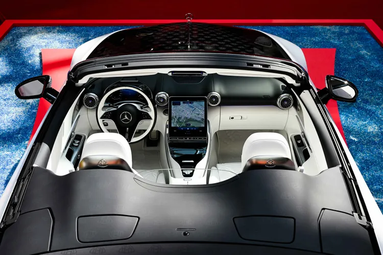 獨特且帶有空氣力學的Speedster雙駝峰造型。業者提供