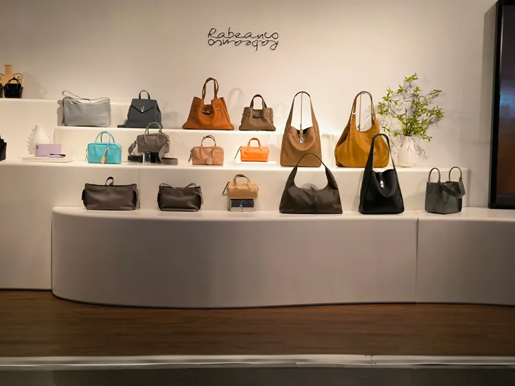 RABEANCO新店帶來多款人氣包型。品牌提供