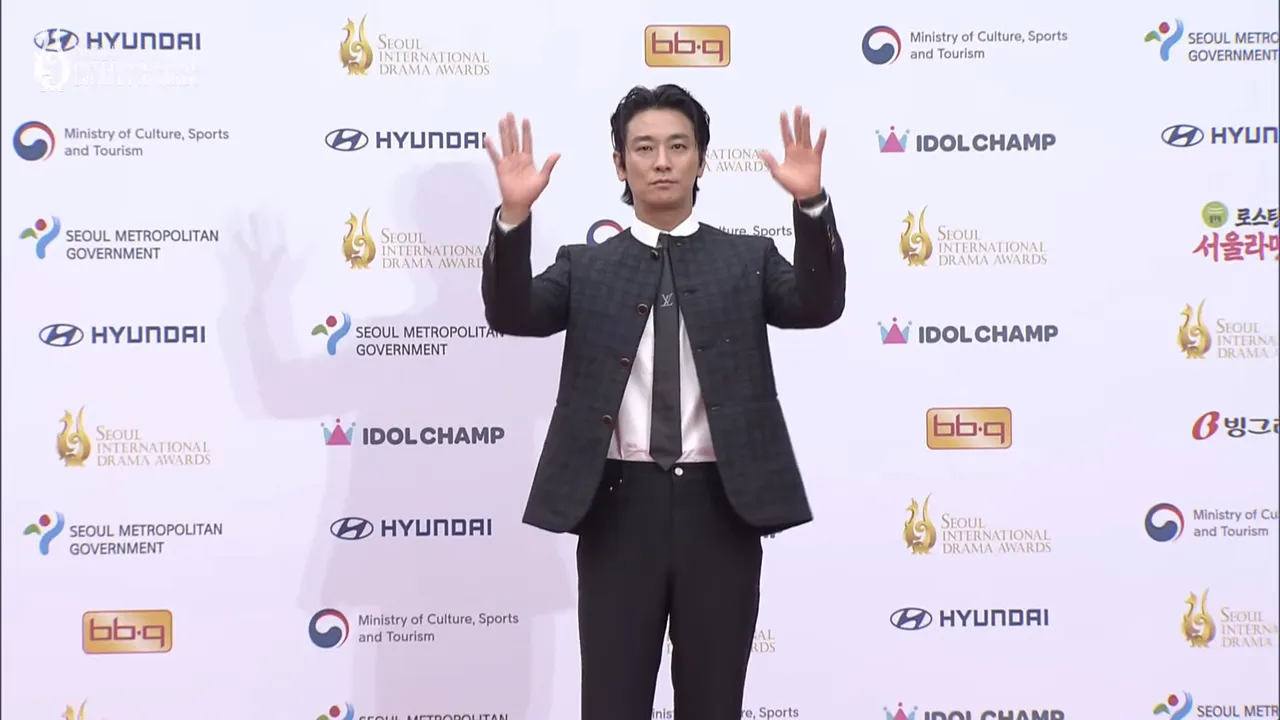 朱智勋得奖感谢外伤重症中心的医师们。翻摄SDA YouTube