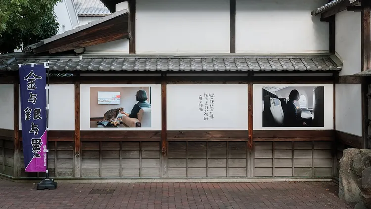 「辣台妹寫真輯」在日本展覽。翻攝自蔡英文IG