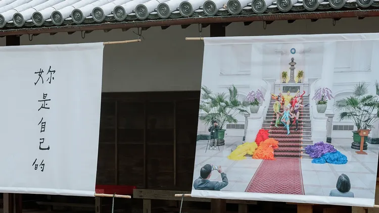 「辣台妹寫真輯」在日本展覽。翻攝自蔡英文IG