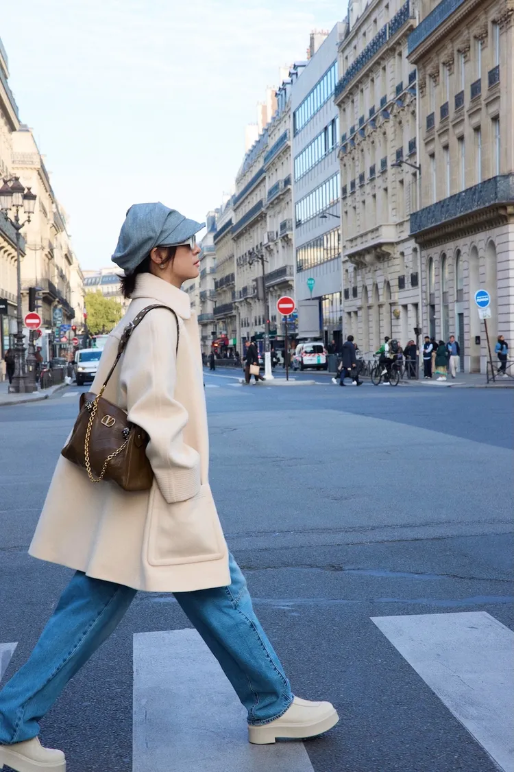 孫儷背上由Valentino Garavani Panthea包款。品牌提供