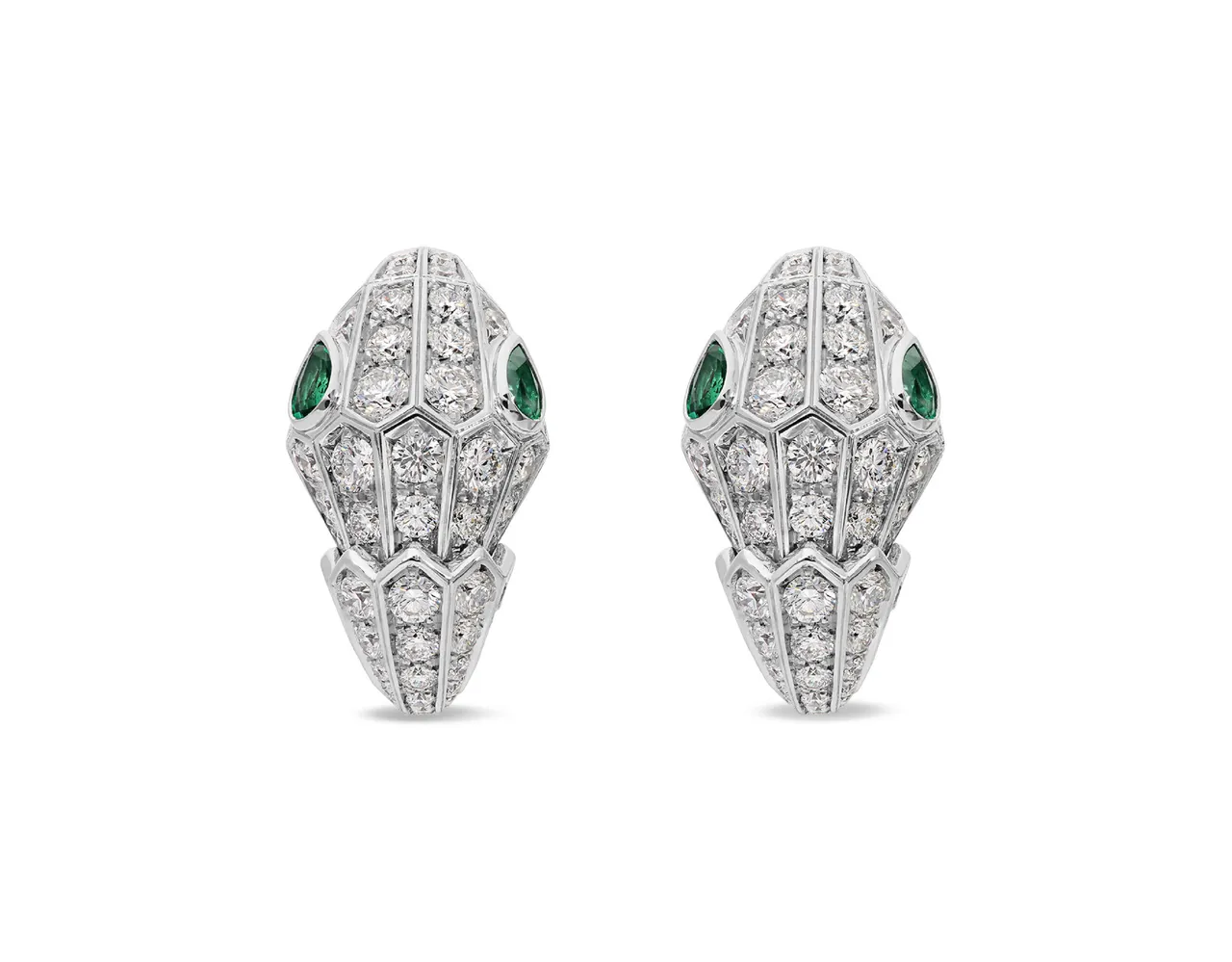 BVLGARI SERPENTI系列祖母绿与钻石耳环。品牌提供