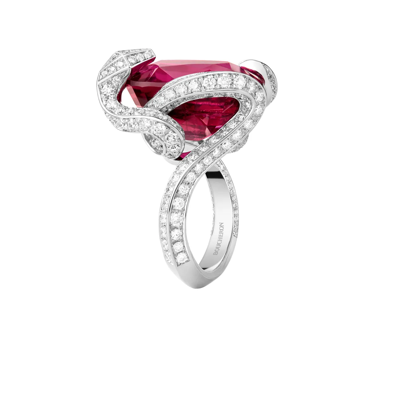 Boucheron高级珠宝系列Serpent戒指白金750材质镶嵌钻石红碧玺和钻石,407万元。品牌提供