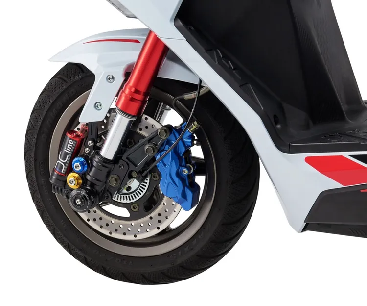 PGO TIG DC Line原廠即配置高階懸吊套件，包含掛瓶全可調前叉與掛瓶可調後避震器，可針對不同路況進行細部調整。業者提供