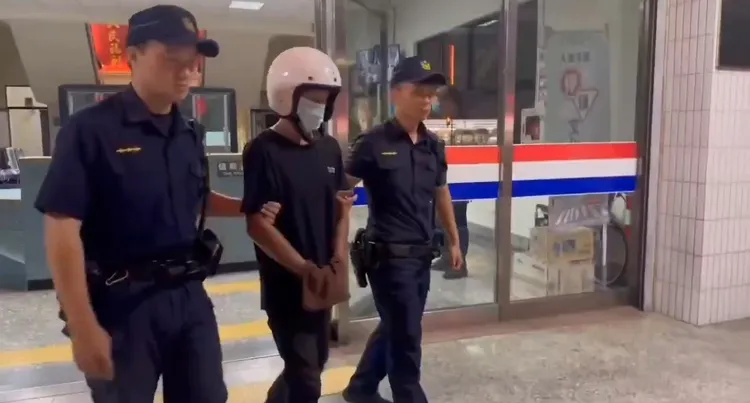 警方還在車上起出毒品安非他命，詢後依竊盜、毒品罪送辦。翻攝照片