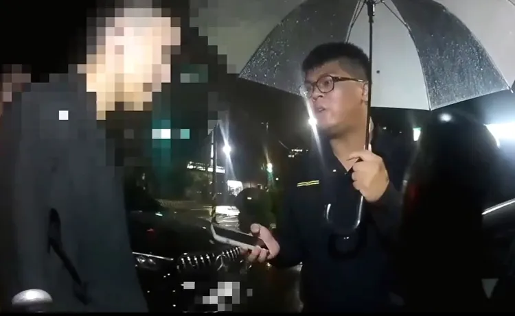 警方逮捕挥刀砍人的林男。警方提供