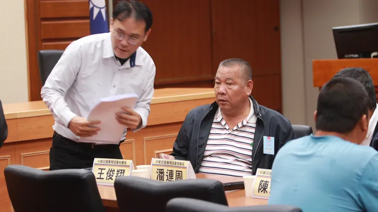 媒體問及針對台中市政府目前處理表現，潘連周表示，「各縣市都一樣，台中市府本就失職」。記者葉家瑋攝