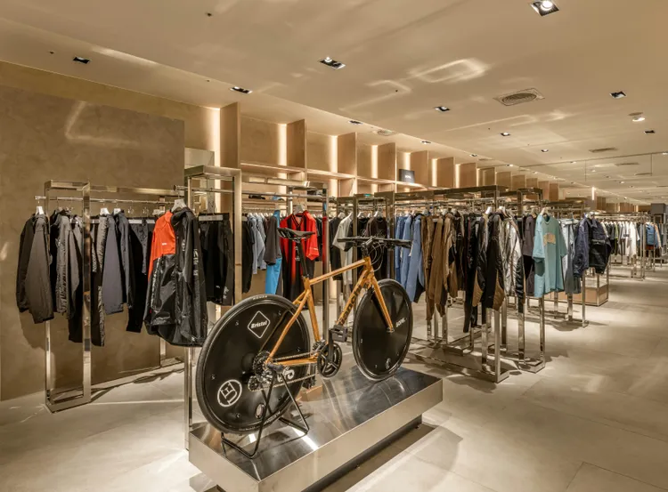 日系極簡與潮流跨界的代表品牌SOPH.首度登台。品牌提供