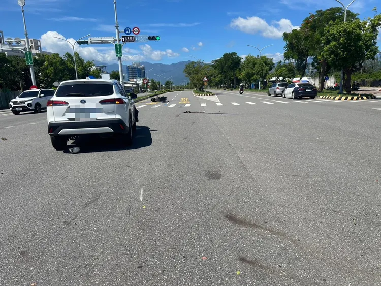 肇事的休旅車。民眾提供