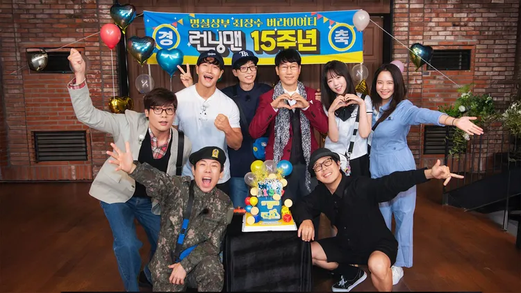 《Running Man》歡慶15週年，成員都穿著15年前服裝。中天綜合台提供
