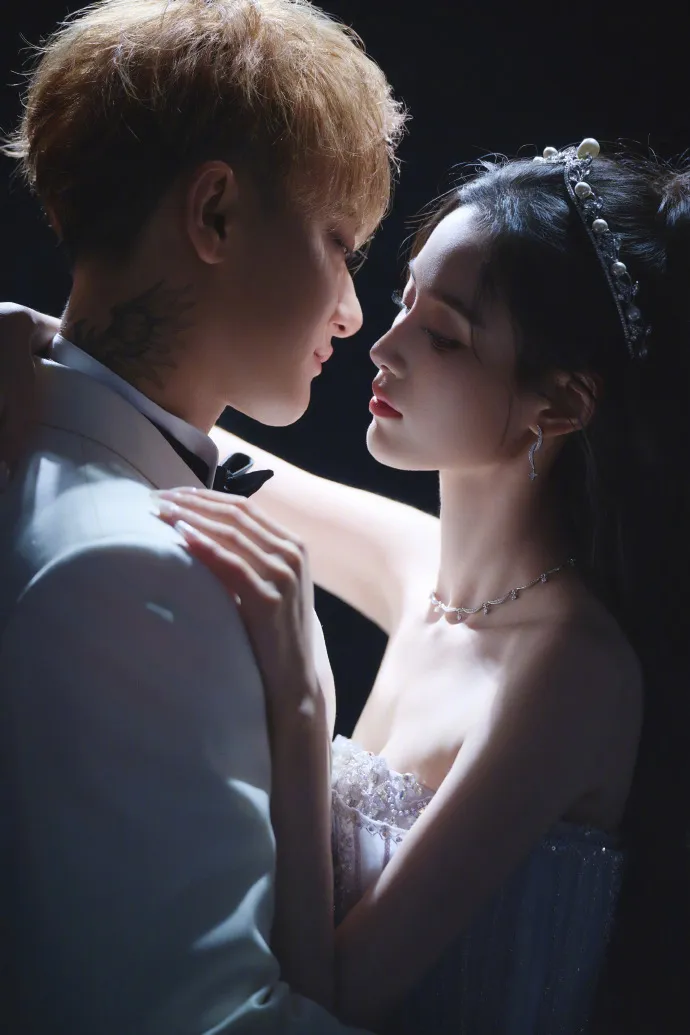 浪漫對視。翻攝徐藝洋微博