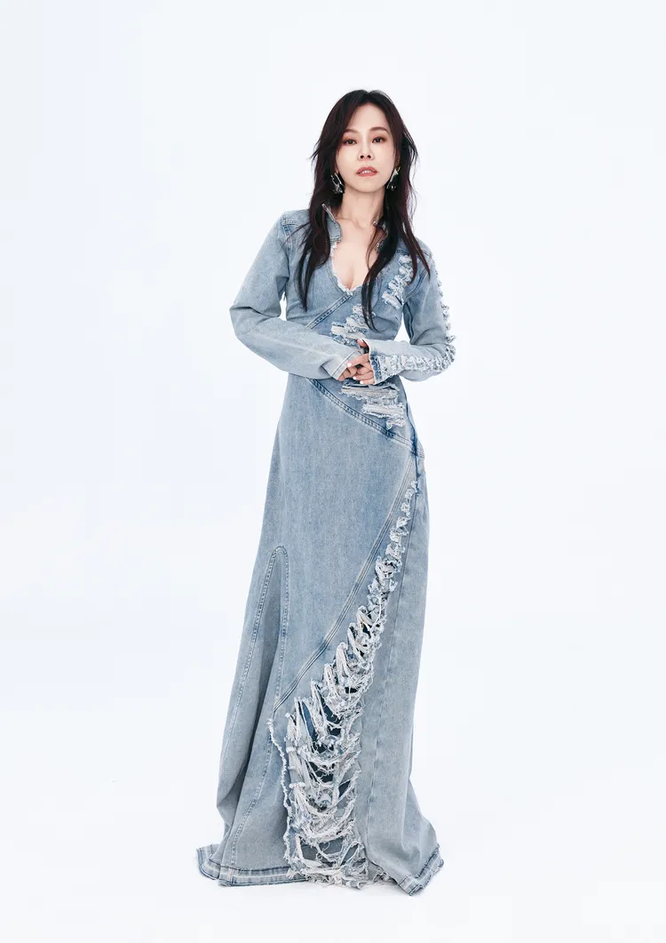 彭佳慧以母親角色詮釋新歌《因為愛的關係》，錄音數度哽咽。索尼音樂提供