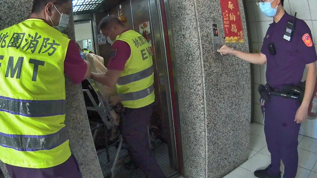 送医。桃园警分局提供