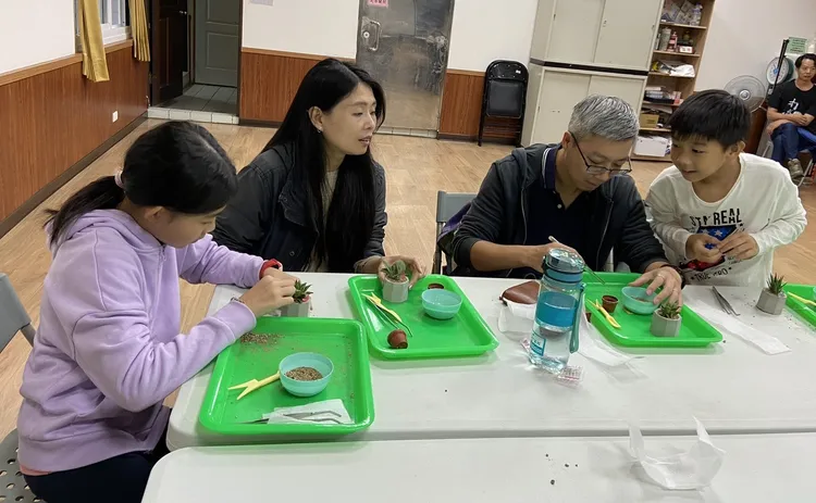 親子農村手作DIY，讓參與的民眾動手創作，留下獨一無二的回憶。公所提供