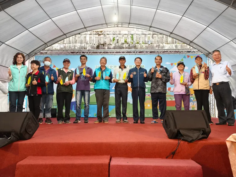 今日活動現場由副市長陳純敬為評鑑會得獎的農友們頒獎，感謝他們辛勤耕耘，讓民眾能品嘗到最佳美味。公所提供