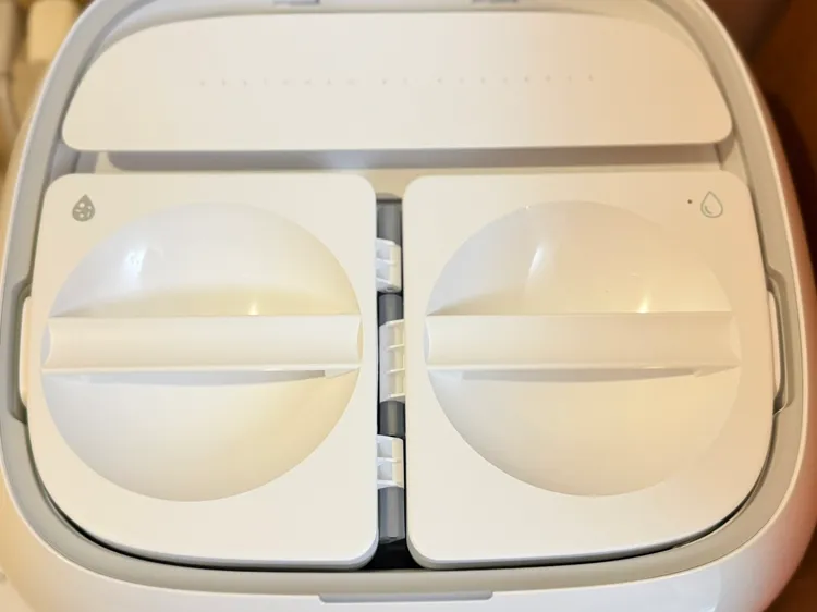 採雙水箱設計，清水供給與污水回收分離，搭配自動清洗機制提升全屋清潔衛生度。趙筱文攝