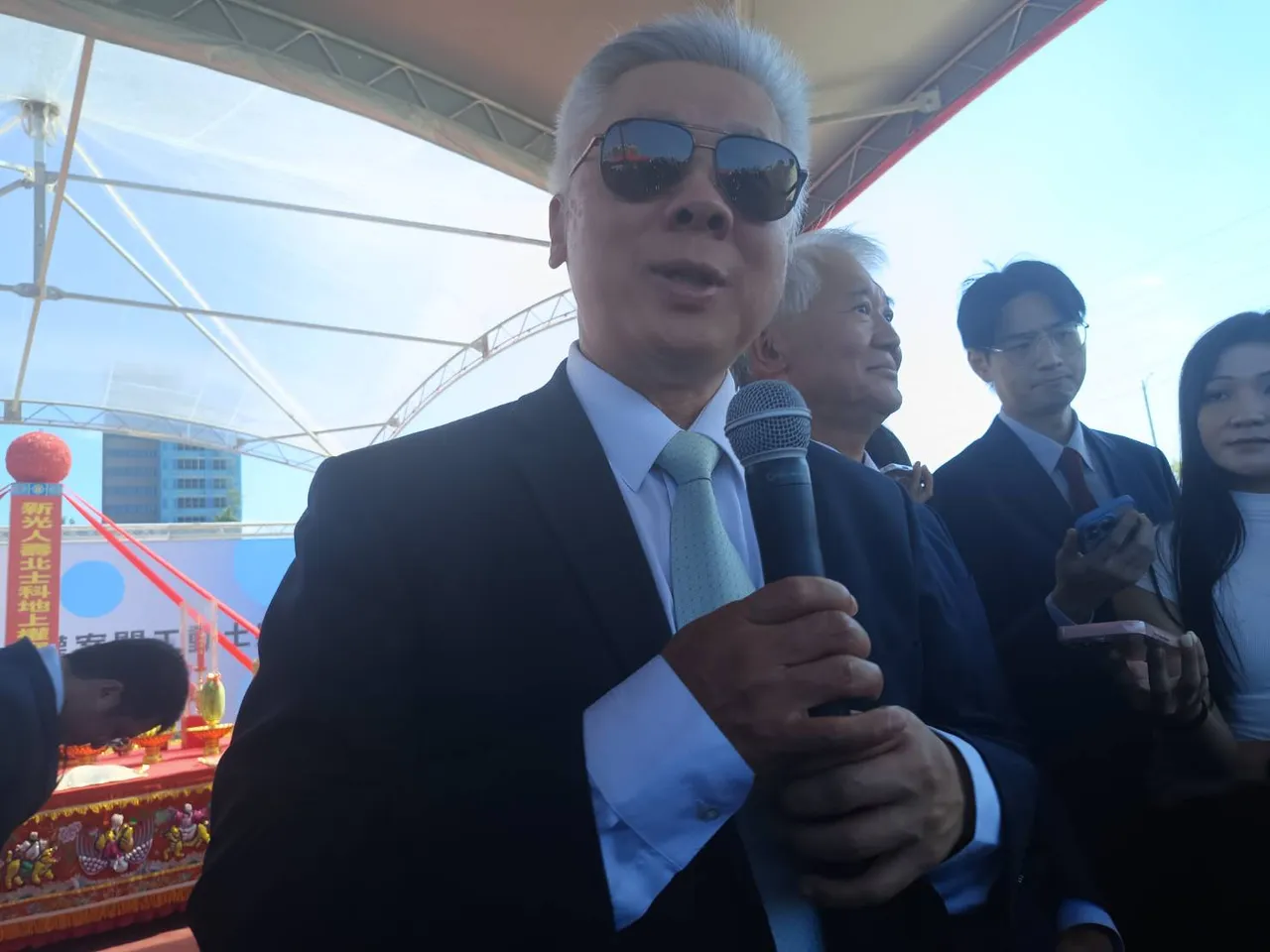 新光金控总经理林维俊亲上火线回应。许丽珍摄