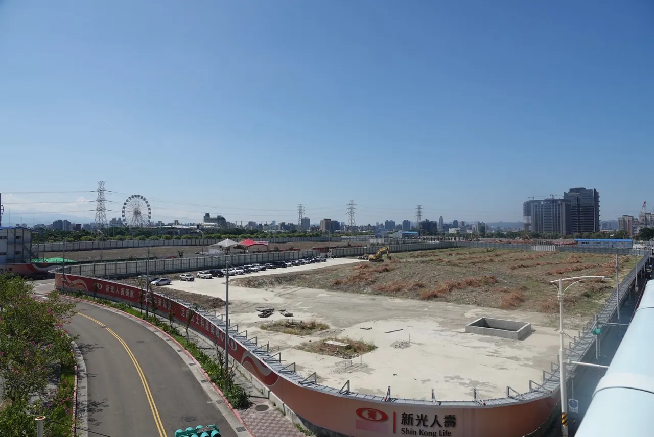新光人寿T17、T18基地的动土典礼,现场可见怪手进驻。江孟谦摄