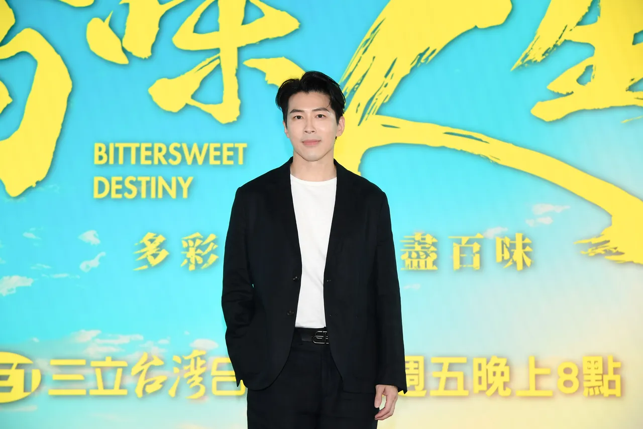 黄少祺当兵被整用手抠尿垢。三立提供