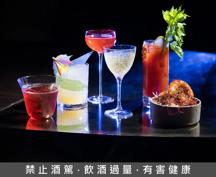 「M.O. Bar」魅力登場「Día de los Muertos」萬聖限定主題調酒以墨西哥經典風味為靈感，融合龍舌蘭與梅斯卡爾酒的迷人煙燻層次。台北文華東方酒店提供
