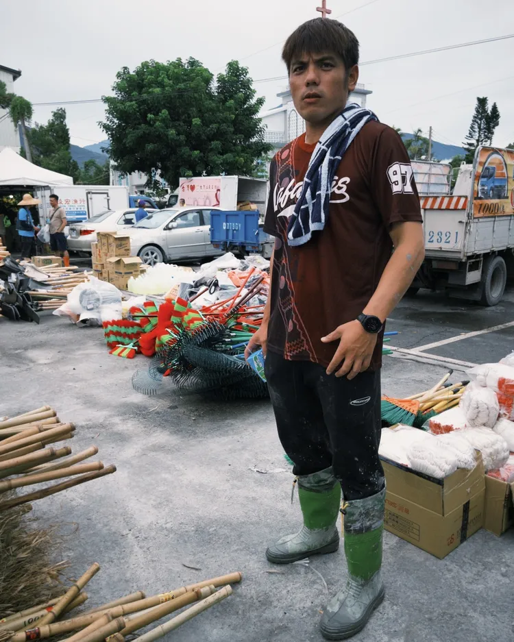 黃恩賜有空會去馬太鞍長老教會物資站當志工。黃恩賜提供