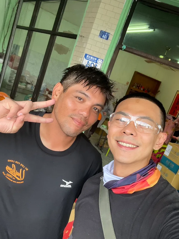 孫綻（右）與黃恩賜短暫巧遇，互相打氣。伊林提供