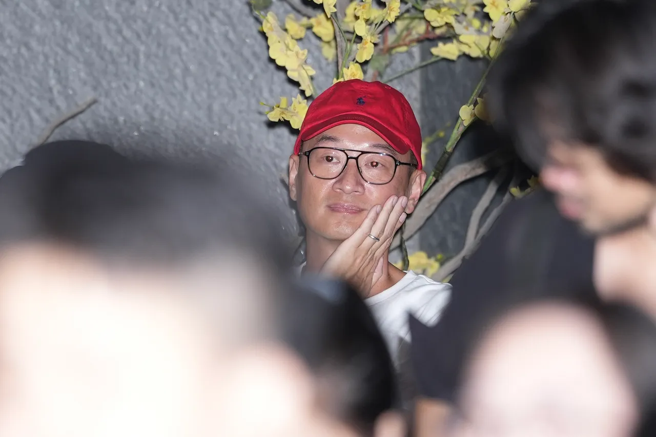 杨谨华老公Ben默默在台下望著爱妻发光,眼神充满溺爱。彭欣伟摄