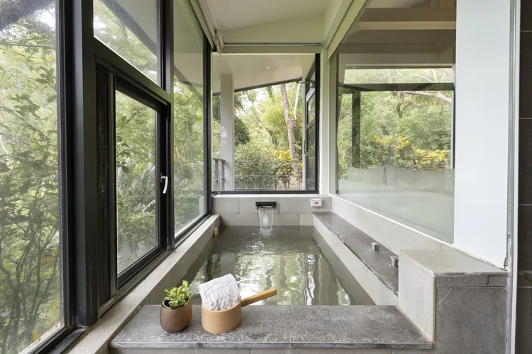 易遊網獨家首賣新開幕飯店「天成逸旅-蝴蝶谷」，一泊三食方案每人含稅8888元起。業者提供