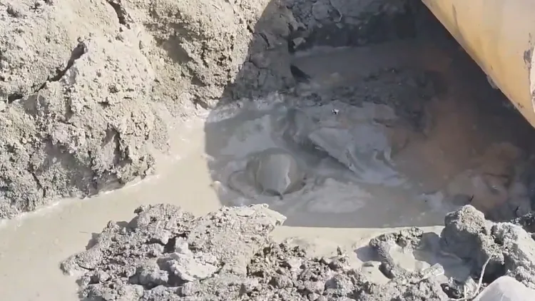 江和樹說，上午到霧峰掩埋場查看，現場仍在出水，臭氣薰天。江和樹提供