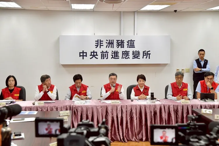 行政院宣布全台活猪禁运禁宰「再延10天」到11月6日。行政院提供