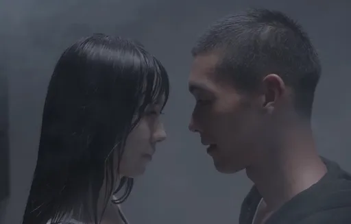 牧森海邊「熱戀」白安一路濕 眼神交會只隔5公分