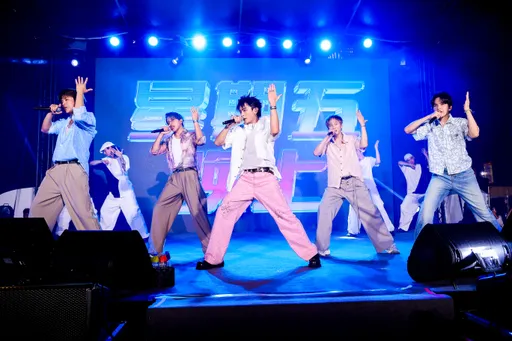 书伟上月恸别病父 告别式过后回归「Energy」挤笑上工